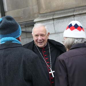 Gratulation zum 85. Geburtstag von Bischof em. Maximilian Aichern auf dem Linzer Domplatz