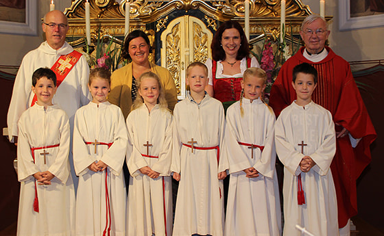 Die neuen MinistrantInnen der Pfarre Niederthalheim wurden am 22. Juli 2018 in ihren Dienst eingeführt.