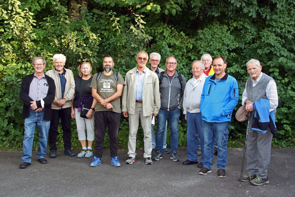 Gruppenfoto aller Teilnerhmerinnen und Teilnehmer der Kraftquellenwanderung
