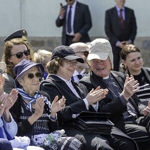 Gedenk- und Befreiungsfeier 2026 in Mauthausen anlässlich der 81. Wiederkehr des KZ Mauthausen. Themenschwerpunkt: 'Täter und Täterinnen im Nationalsozialismus'.