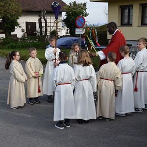 Palmweihe vor dem Pfarrheim