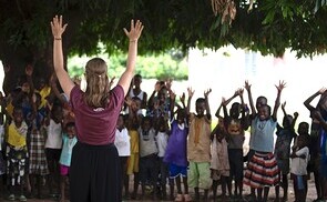 Jugend Eine Welt: Nur qualitätsvolle Freiwilligeneinsätze verhindern Voluntourismus