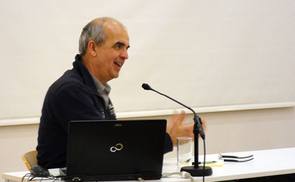                 Der künstlerischer Leiter des Oberösterreichischen Kulturquartiers Martin Sturm im Gespräch mit Martin Hochleitner über Perspektiven der Kunstarbeit in Linz zum Abschluss der Gesprächsreihe, 26. Jänner 2015.                