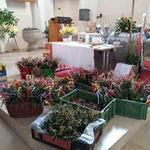 KFB bindet Palmbuschen für unsere Pfarrgemeinde