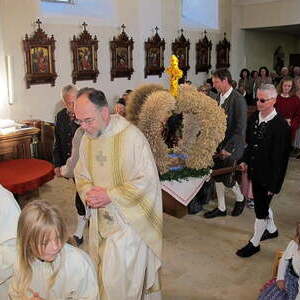 Erntedankfestzug und Gottesdienst in der Pfarrkirche Traberg