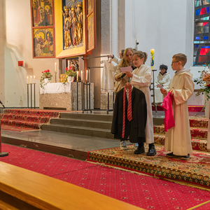 Der Christkönigssonntag 2022 stand ganz im Zeichen der MinistrantInnen: es wurde ihnen für den Dienst gedankt und zwei neue Minis wurden feierlich aufgenommen.