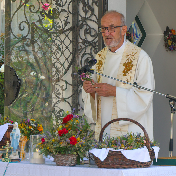 Feldmesse mit traditioneller Kräutersegnung bei der Stelzer-Kapelle