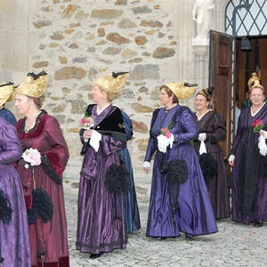 Trachtensonntag mit Ehejubilaren