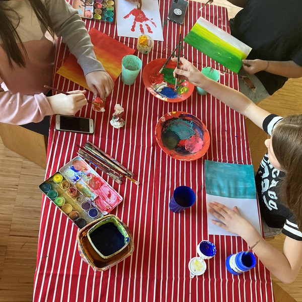 Kreativ werden mit bunten Farben