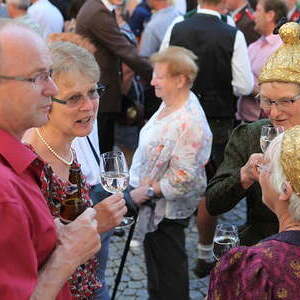 Pfarrer Hansjörg Wimmer, Kaplan Samuel Ogwudile, Frau Klara