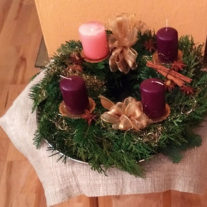 der dekorierte Adventkranz