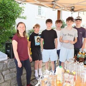 Jugendgruppe organisiert Agape bei der Erstkommunion