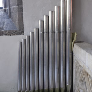 Franziskusorgel in der Pfarre Enns-St. Marien im Aufbau