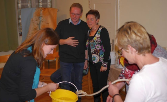  Biblisches mit Wein serviert