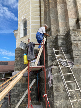 Beginn Aussensanierung Pfarrkirche Kopfing