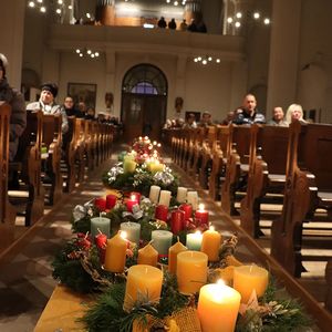 Adventkranzweihe 2022 in St. Quirinus