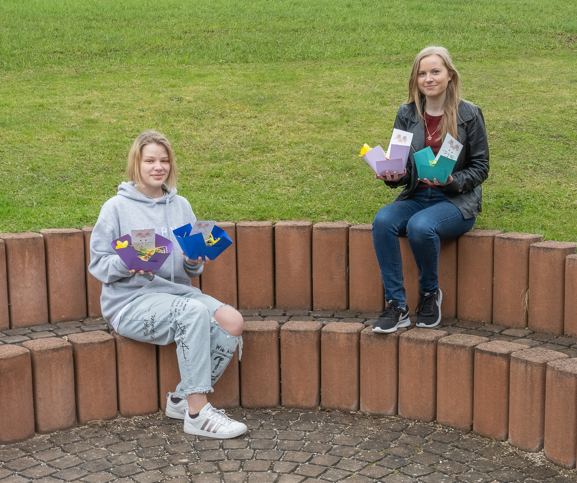 Osternest für MinistrantInnenOster-DankeschönKirchdorfer MinistrantInnen erhielten daheim eine Osterüberraschung durch die Gruppenleiterinnen Eine Überraschung kam am Osterwochenende zu den Kirchdorfer Ministrantinnen und Ministranten nach Hause.