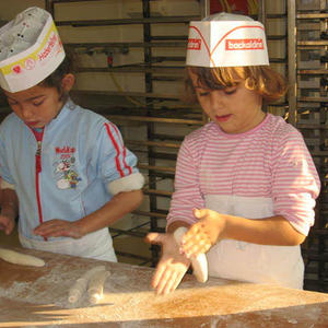 Kindergarten besucht Bäckerei