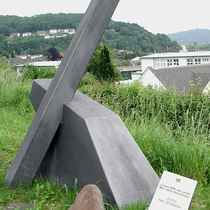 III. Station: Jesus fällt das erste Mal unter dem Kreuz.