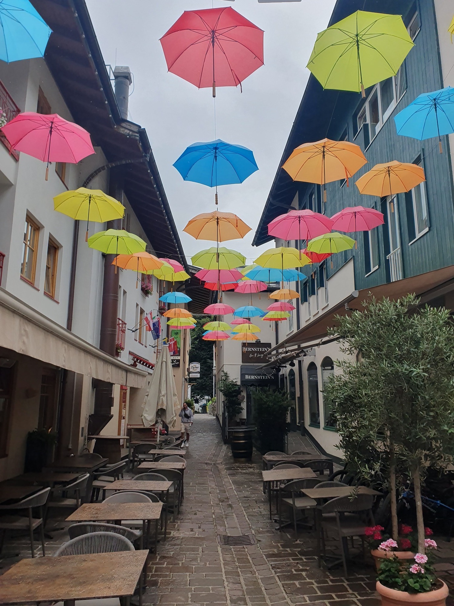 Bunte Regenschirme