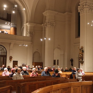 Adventfeier mit Genuss-standln in St. Quirinus
