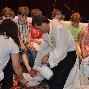 Fußwaschung für die Erstkommunionkinder
