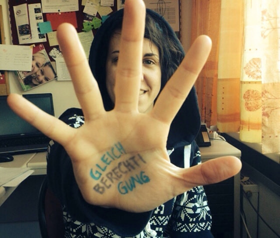 In die Hand geschrieben / © kj oö Botschaften für ein friedvolles Miteinander