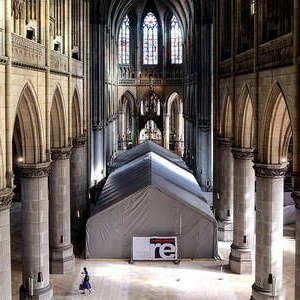 Ein Zelt im Linzer Mariendom