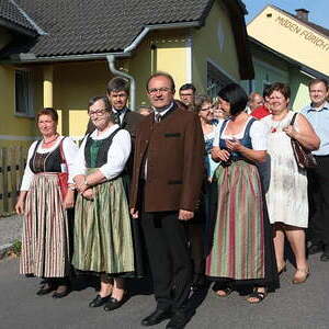 Pfarrer Hansjörg Wimmer, Kaplan Samuel Ogwudile, Frau Klara