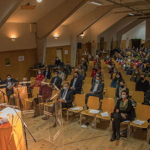 Gedenkfeier an die Opfer des ehemaligen KZ Außenlagers Ternbergzum Thema „Menschlichkeit ohne Grenzen“Bild: Tarek Leitner - Gedenkredner (Journalist und Moderator)Foto: Haijes 