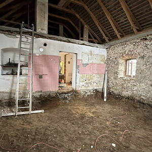 März - September 2025