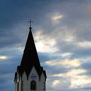 Pfarre und Kirche Saxen