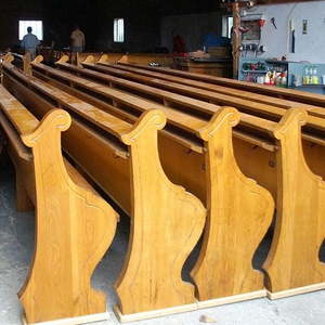 Transport der Kirchenbänke von der Tischlerei Manigatterer zur Lagerhalle 13.07.2016