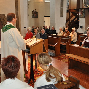 zur Sonntagsmesse in der Pfarrkirche