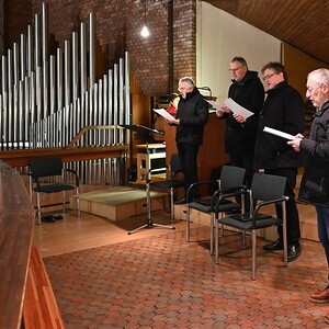 1. Advent: Vorabendmesse mit dem Ensemble Voices