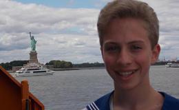 Sängerknabe Peter und die Freiheitsstatue    