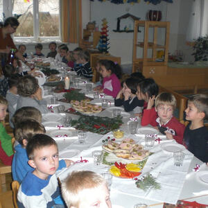 Kindergarten bereitet sich auf Weihnachten vor