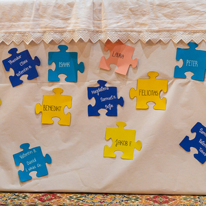 Altartuch mit den Namen der Minis