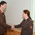 Ulrike De Zuani bei der Angelobung am 15. Jänner 2017 mit Kommandant Martin Sammer HBI.