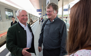 Treffen mit den Dekanaten Bad Ischl, Frankenmarkt, Gmunden, Schoerfling, Schwanenstadt. Um 14 Uhr startete ein gemeinsamen Wanderung von Bahnhof Attnang-Puchheim mit Bischof Manfred nach Basillika Maria Puchheim. Gottesdienst war in der Basillika Mar