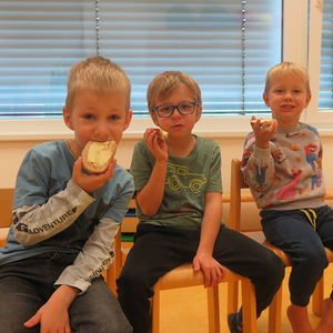 Die Bäuerinnen besuchten die Schulanfänger