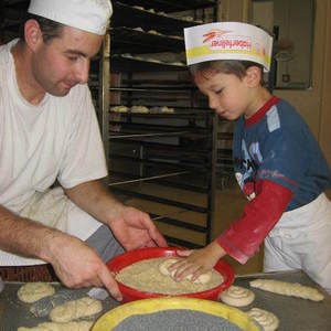 Kindergarten besucht Bäckerei