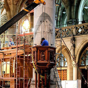 Umbauarbeiten im Mariendom Linz zur Innenraumgestaltung