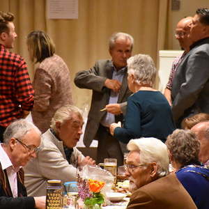 gesegnete Speisen werden verzehrt