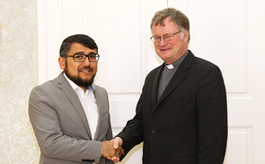 Murat Baser und Bischof Manfred Scheuer