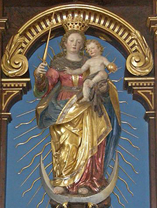 Muttergottesstatue am Hochaltar