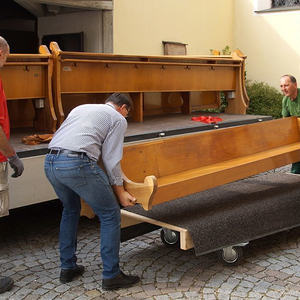 Die Bänke werden wieder montiert 16.09.2016