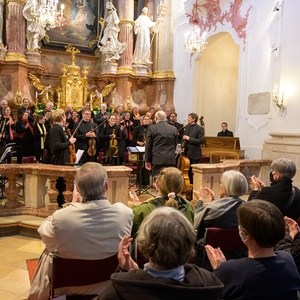 Applaus für Martina Daxböck, Martha Hirschmann, Bernd Lambauer, Gerd Kenda, Chor des Konservatoriums für Kirchenmusik der Diözese Linz und Barockensemble Linz unter der Leitung von Wolfgang Kreuzhuber