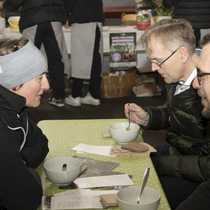 Fastensuppen-Essen am Bauernmarkt