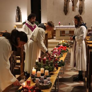 Adventkranzweihe 2022 in St. Quirinus